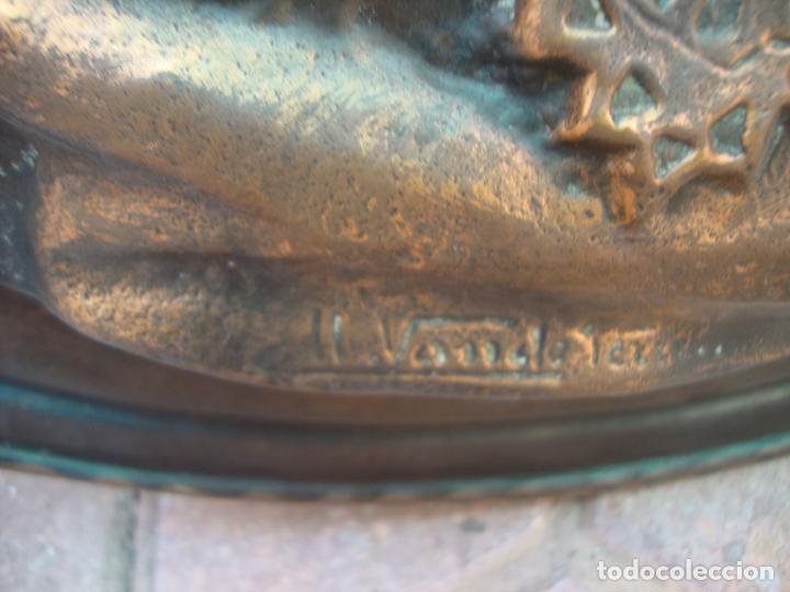 Antig&uuml;edades: plato de metal repujado - Foto 4