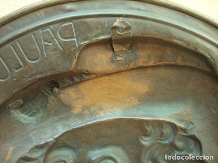 Antig&uuml;edades: plato de metal repujado - Foto 5