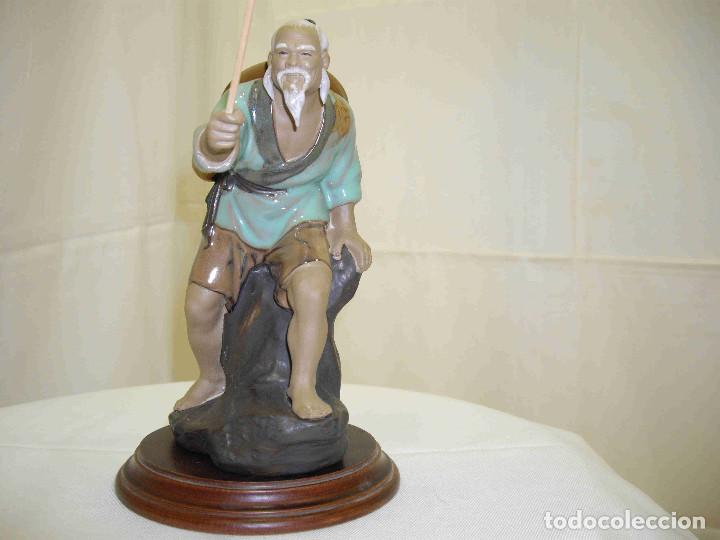 Antig&uuml;edades: FIG PORC ANCIANO DE PIE PESCANDO - Foto 1