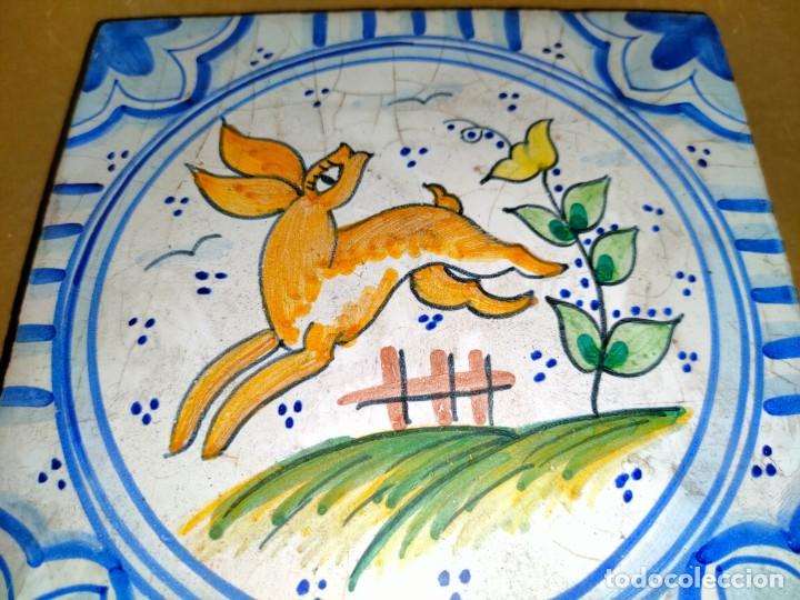 Antig&uuml;edades: AZULEJO CON DECORACI&Oacute;N ANIMAL - Foto 2