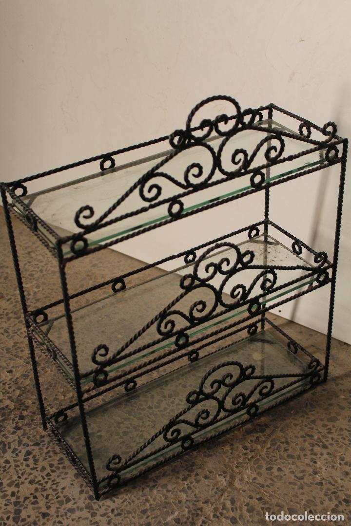 Antig&uuml;edades: repisa de forja - Foto 2
