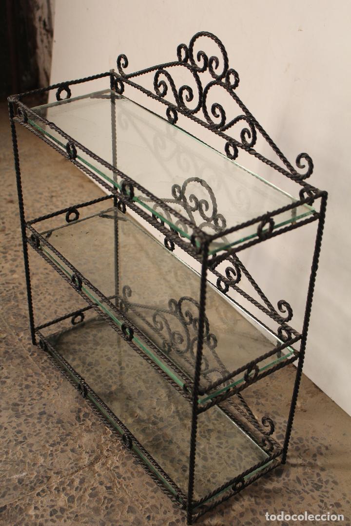 Antig&uuml;edades: repisa de forja - Foto 4