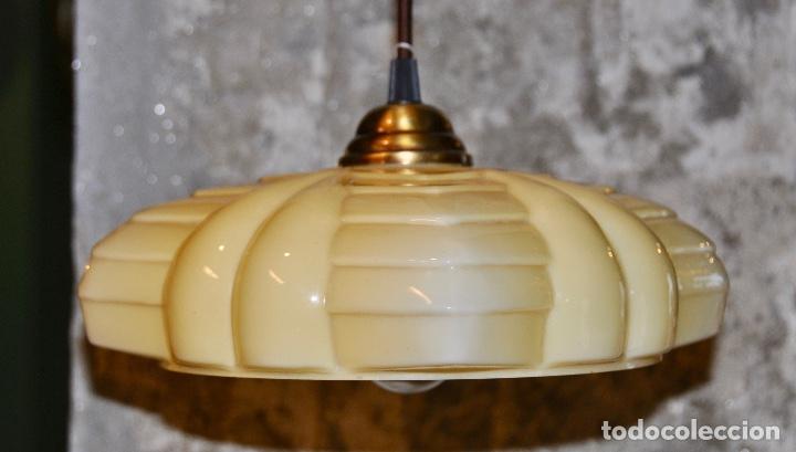 Antig&uuml;edades: L&aacute;mpara Art Deco opalina beige abierta - Foto 1