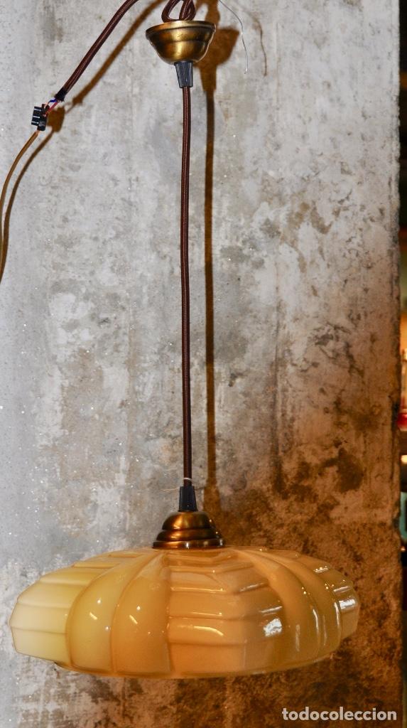 Antig&uuml;edades: L&aacute;mpara Art Deco opalina beige abierta - Foto 2