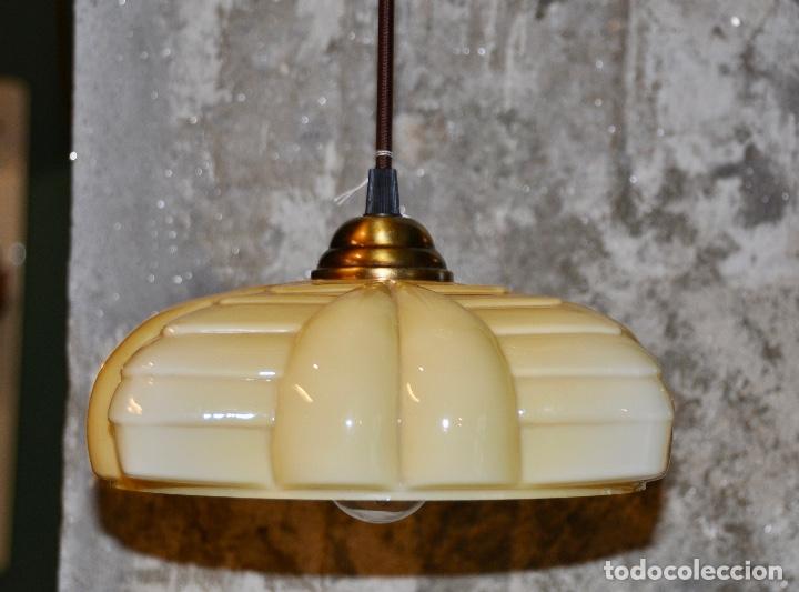 Antig&uuml;edades: L&aacute;mpara Art Deco opalina beige abierta - Foto 4