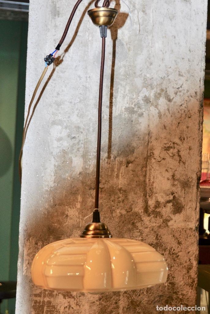 Antig&uuml;edades: L&aacute;mpara Art Deco opalina beige abierta - Foto 6