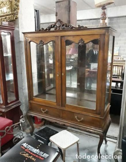 Antig&uuml;edades: VITRINA de MADERA casta&ntilde;o . ART DECO . - Foto 1