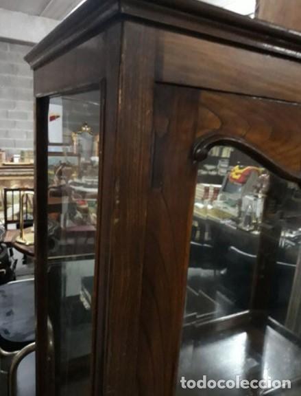 Antig&uuml;edades: VITRINA de MADERA casta&ntilde;o . ART DECO . - Foto 2
