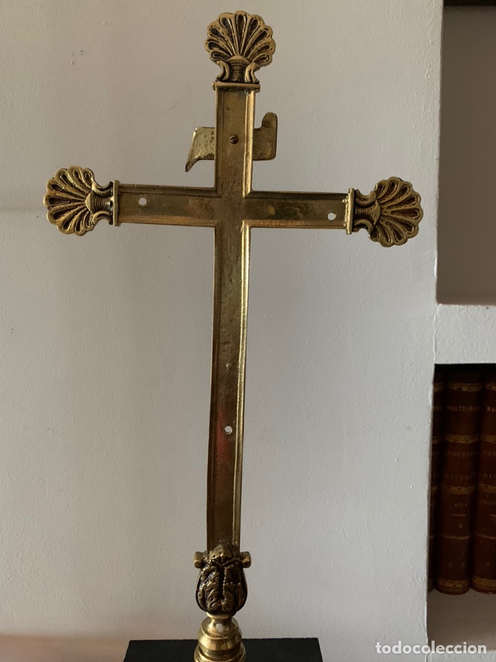 Antig&uuml;edades: Cruz de bronce - Foto 2