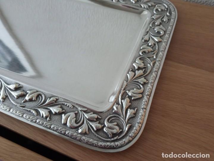 Antig&uuml;edades: Bandeja de metal plateado - Foto 2