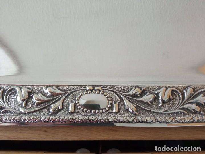 Antig&uuml;edades: Bandeja de metal plateado - Foto 5