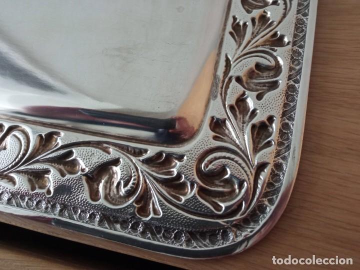Antig&uuml;edades: Bandeja de metal plateado - Foto 8