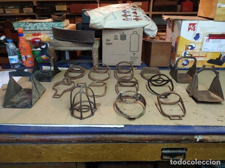 Antig&uuml;edades: Super lote de herrajes de caballo. - Foto 1
