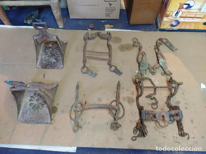 Antig&uuml;edades: Super lote de herrajes de caballo. - Foto 2
