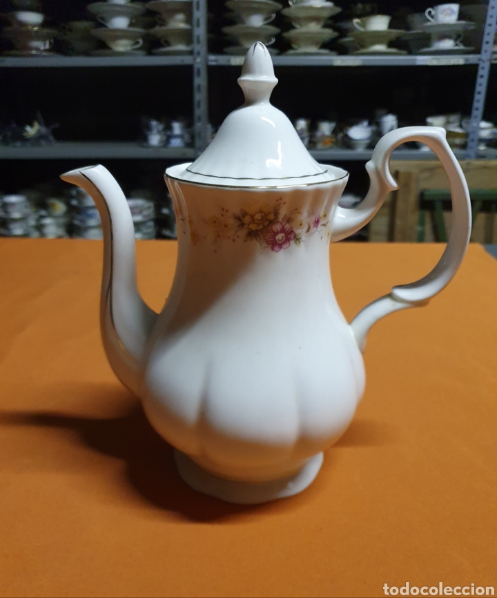 Antig&uuml;edades: Cafetera Porcelana - Foto 1