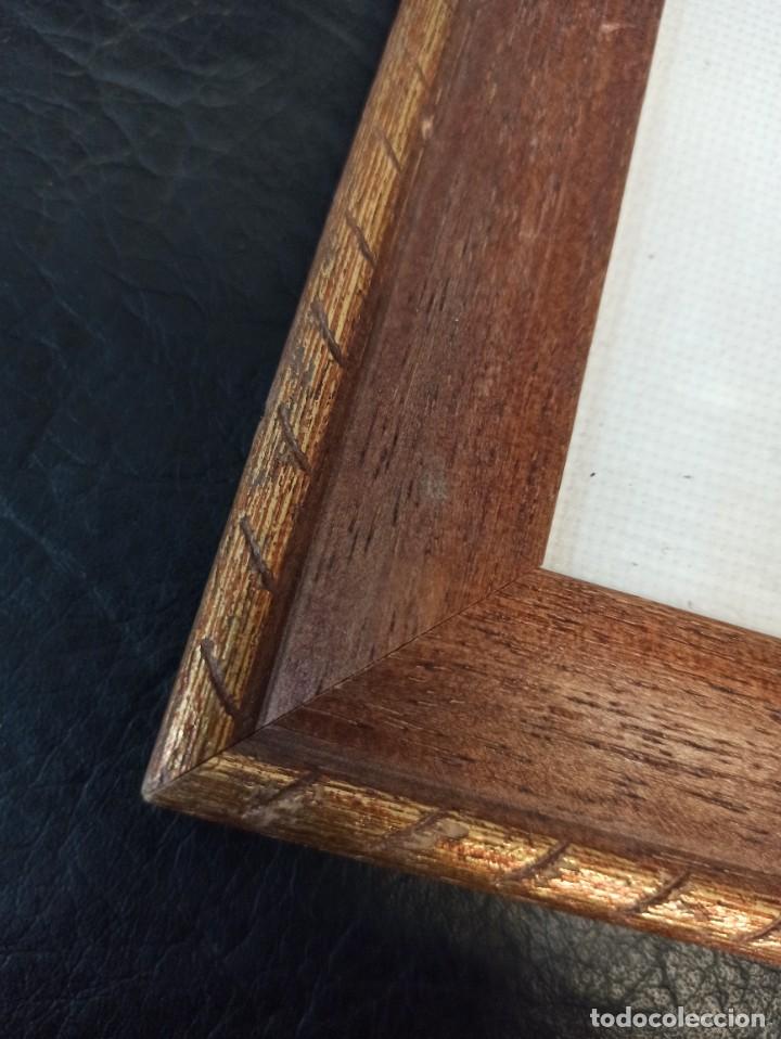 Antig&uuml;edades: Inicial bordada enmarcada en madera. PF - Foto 5