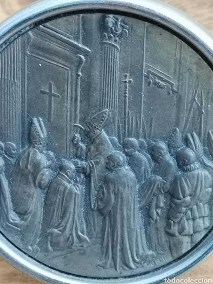 Antig&uuml;edades: Medalla religiosa en un marc&oacute; redondo - Foto 5