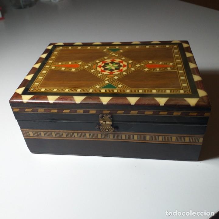 Antig&uuml;edades: Caja de taracea de Granada. - Foto 1