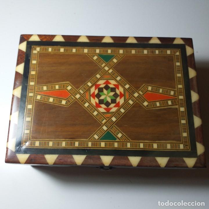 Antig&uuml;edades: Caja de taracea de Granada. - Foto 2