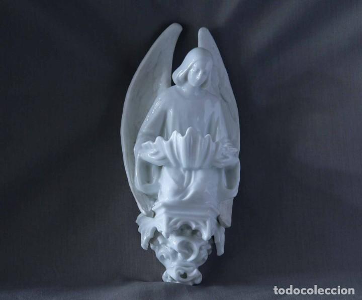 Antig&uuml;edades: BENDITERA DE PARED PORCELANA - Foto 1