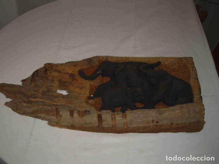 Antig&uuml;edades: PANEL MADERA 3 ELEFANTES - Foto 1