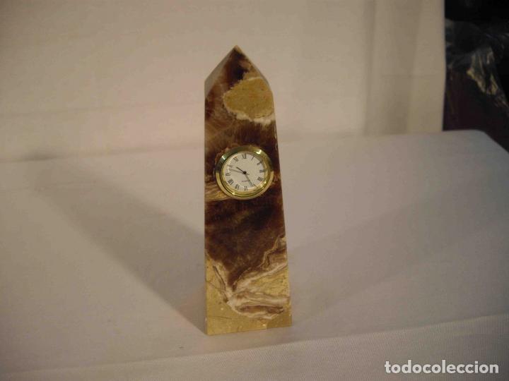 Antig&uuml;edades: OBELISCO ONIX RELOJ MARRON - Foto 1