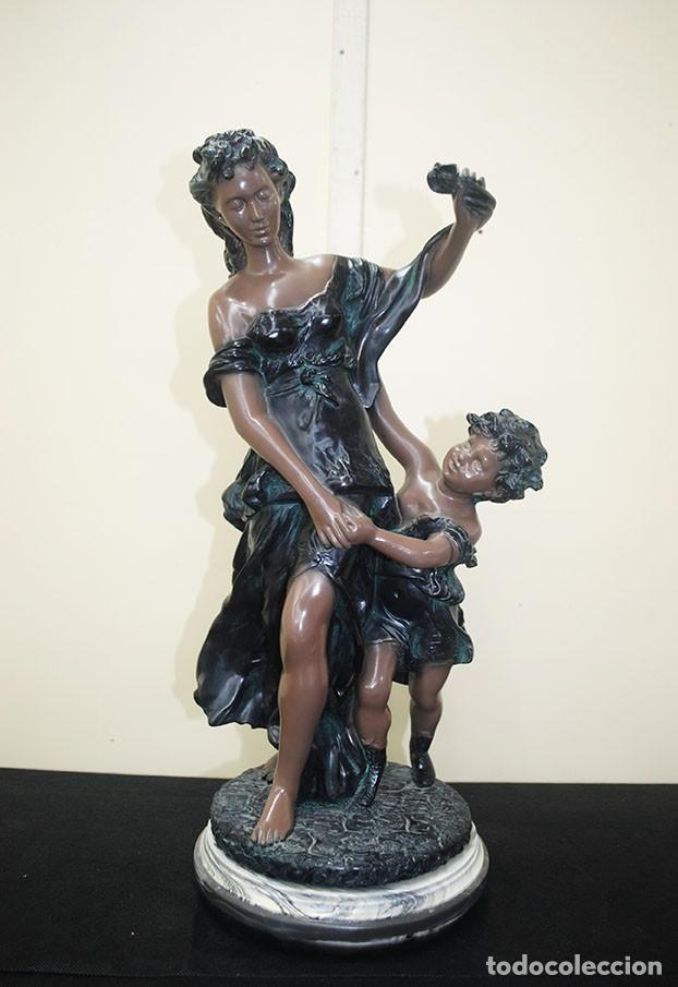 Antiguidades: FIGURA ESCULTURA DAMA CON NI&Ntilde;O DE MARMOLINA