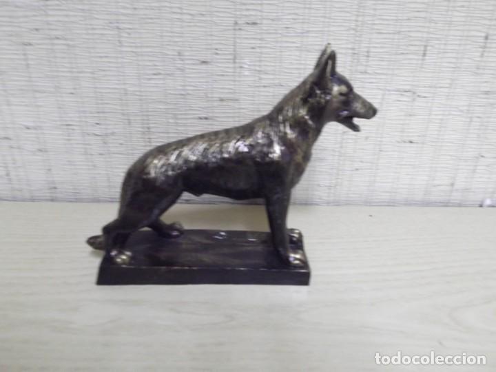 Antig&uuml;edades: Perro de resina.19cm x 175cm - Foto 2