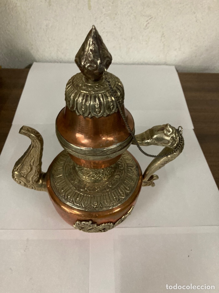 Antig&uuml;edades: Tetera antigua en cobre figuras drag&oacute;n