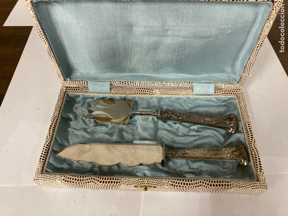 Antig&uuml;edades: Juego de tenedor y cuchillo de alpaca regalo de boda en su caja