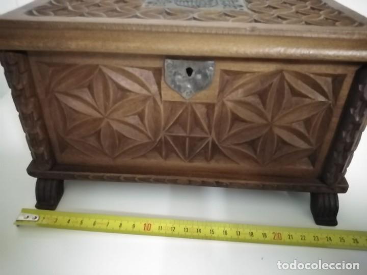 Antig&uuml;edades: Caja de madera tallada con escudo de Espa&ntilde;a - Foto 7