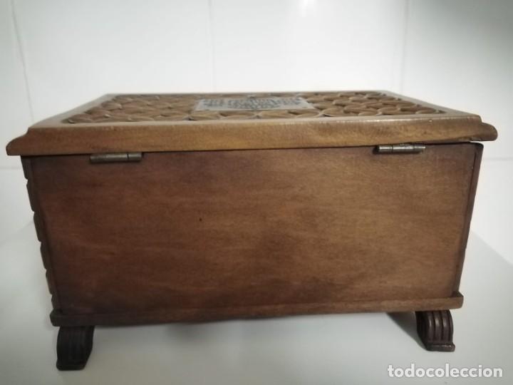 Antig&uuml;edades: Caja de madera tallada con escudo de Espa&ntilde;a - Foto 8
