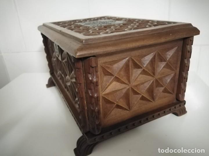 Antig&uuml;edades: Caja de madera tallada con escudo de Espa&ntilde;a - Foto 10
