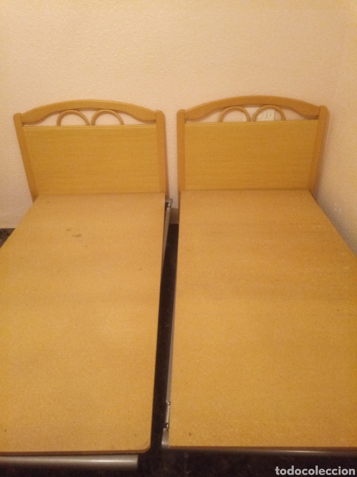 Antig&uuml;edades: Pareja de camas - Foto 3