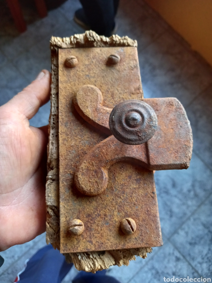 Antig&uuml;edades: ANTIGUA PARTE DE UN CERROJO DE PUERTA