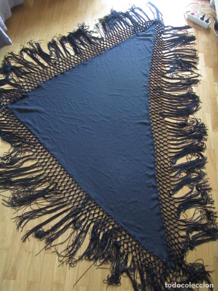 Antig&uuml;edades: Manton de manila triangular negro, sin bordados - Foto 4