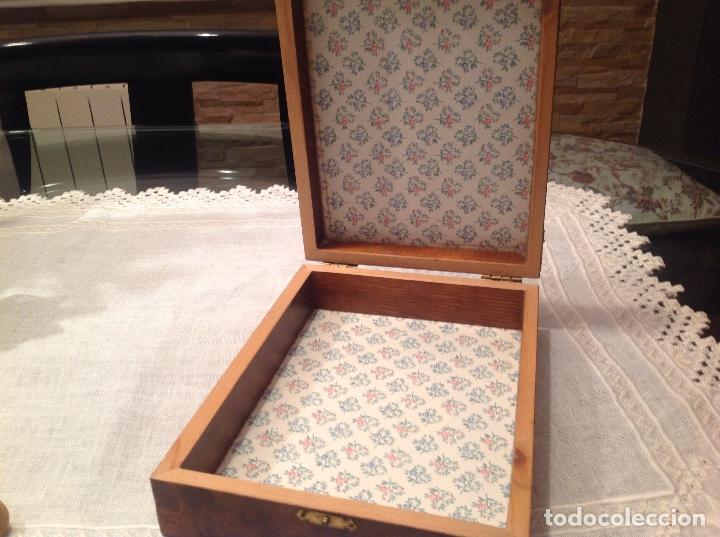 Antig&uuml;edades: Caja de madera trabajada - Foto 3