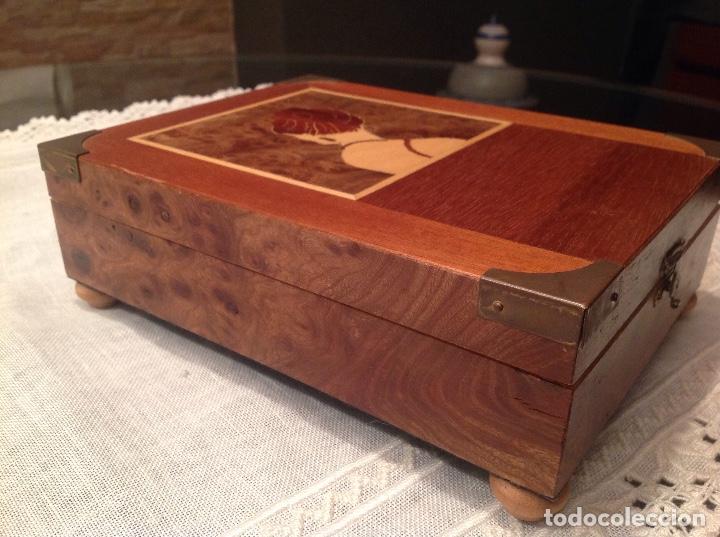 Antig&uuml;edades: Caja de madera trabajada - Foto 5