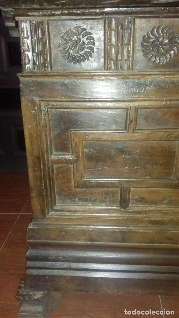 Antig&uuml;edades: Arcon de novia s. XVIII - Foto 6