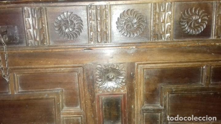 Antig&uuml;edades: Arcon de novia s. XVIII - Foto 8