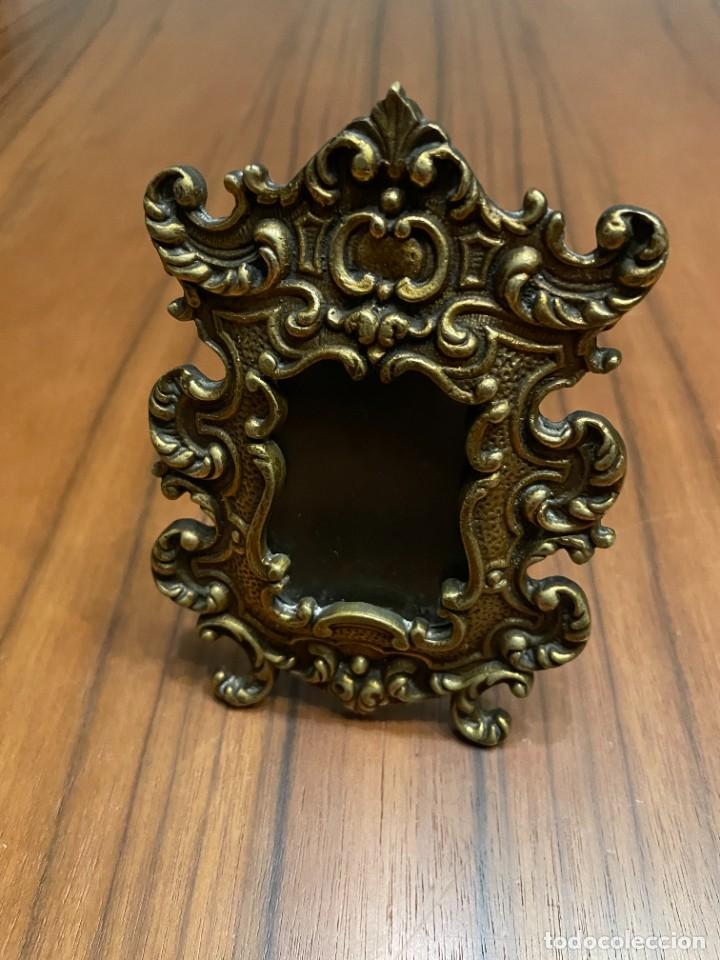 Antig&uuml;edades: Antiguo marco de bronce - Foto 1
