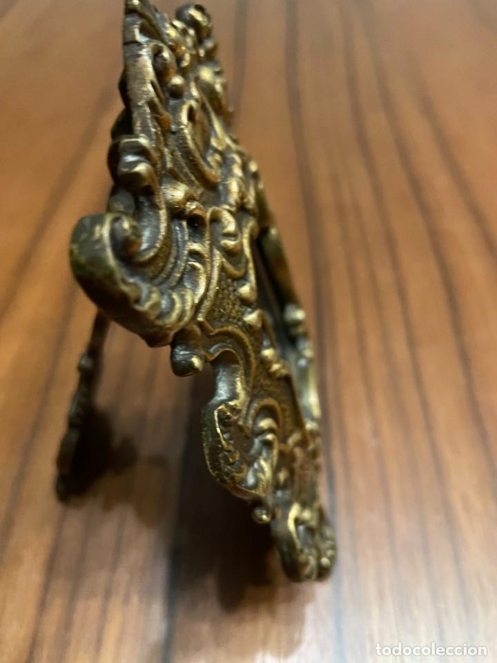 Antig&uuml;edades: Antiguo marco de bronce - Foto 2