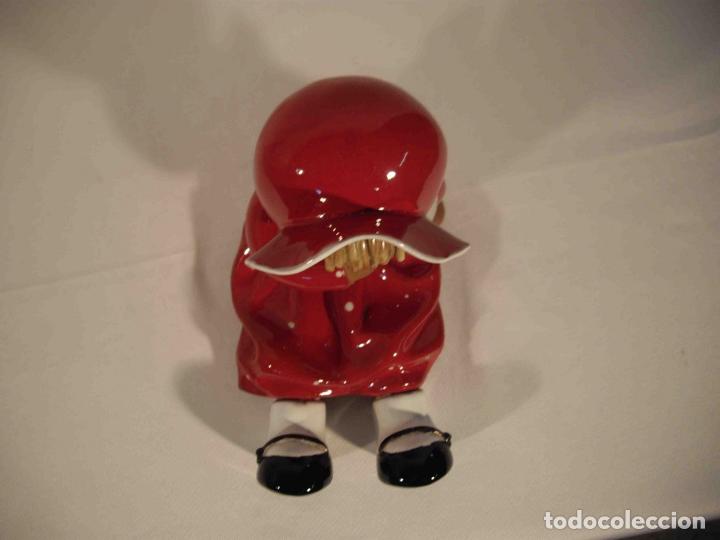 Antig&uuml;edades: FIGURA MU&Ntilde;ECA DE BARRO ESMALTAD GORRO - Foto 6