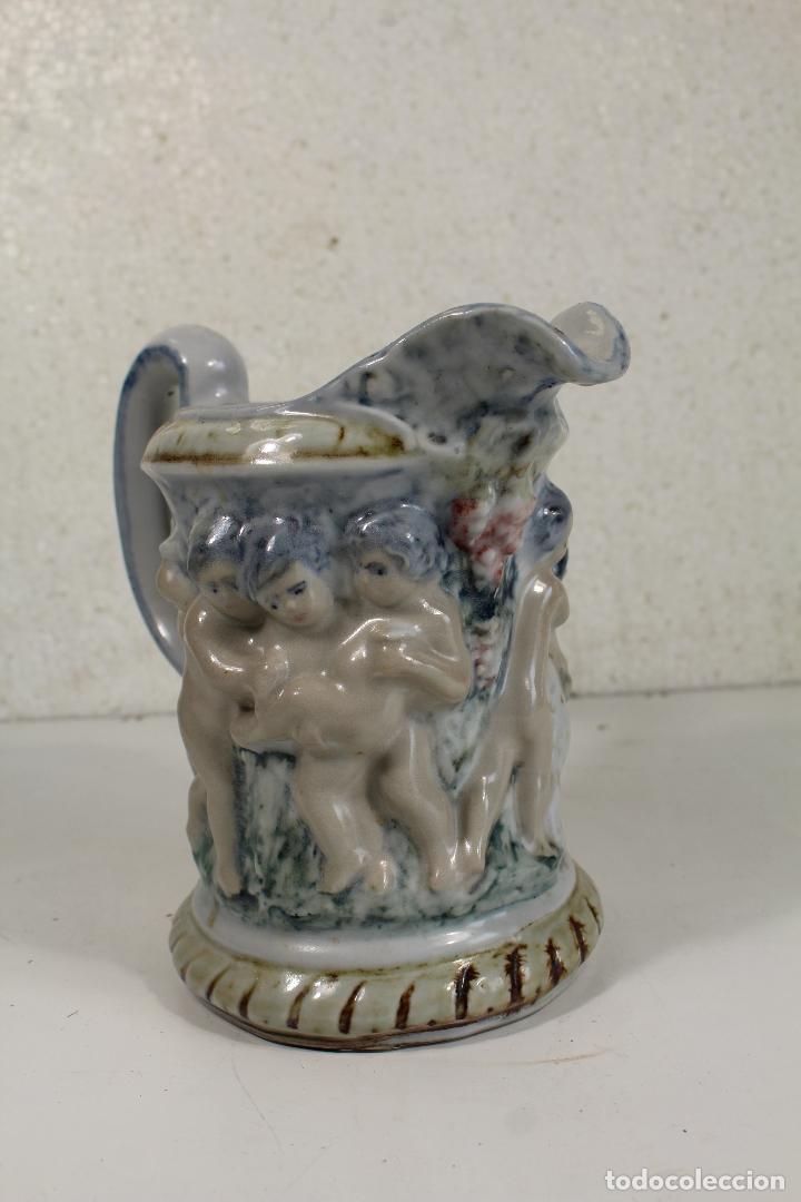 Antig&uuml;edades: jarra de ceramica con angeles - Foto 3