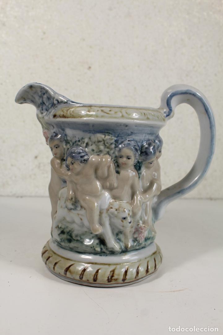 Antig&uuml;edades: jarra de ceramica con angeles - Foto 4