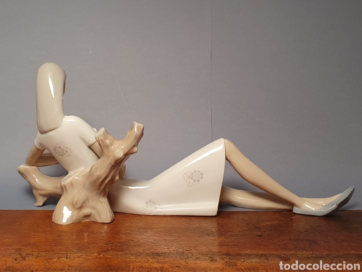 Antig&uuml;edades: LLADRO - Joven con Margarita y LIBRO - Foto 2