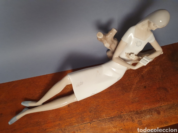 Antig&uuml;edades: LLADRO - Joven con Margarita y LIBRO - Foto 3