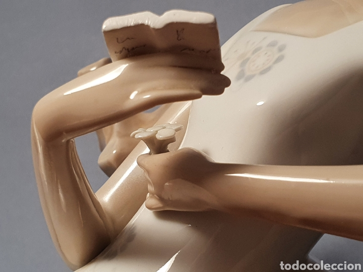 Antig&uuml;edades: LLADRO - Joven con Margarita y LIBRO - Foto 6