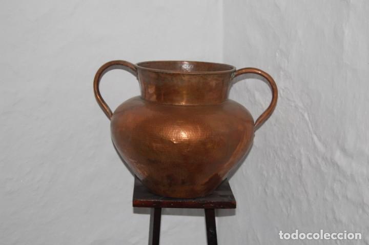 Antig&uuml;edades: 2 VASIJAS DE COBRE - Foto 1