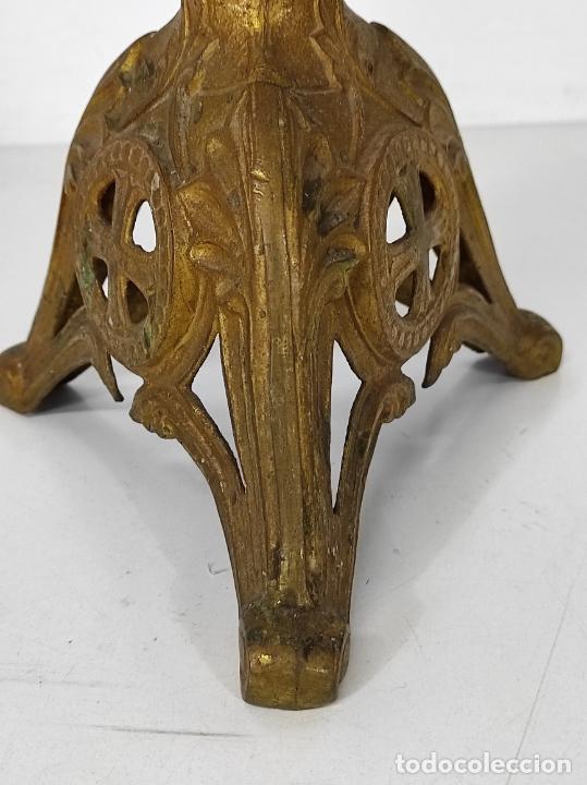 Antigüedades: Pareja de Candelabros Neogóticos - Bronce Cincelado - Altura 60 cm - Capilla, Decoración - S. XIX - Foto 4 - 245240655